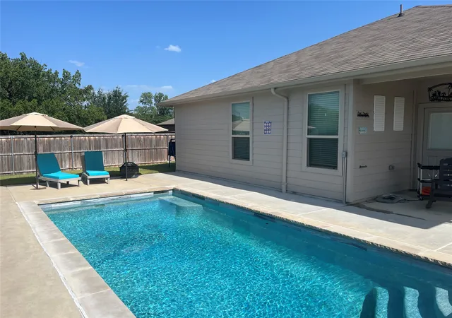 Photo 3 of Single family home for sale at 1107 Admiral Dr, Azle, TX 76020 | MLS# 21332323 | Listing updated on 2026-08-17