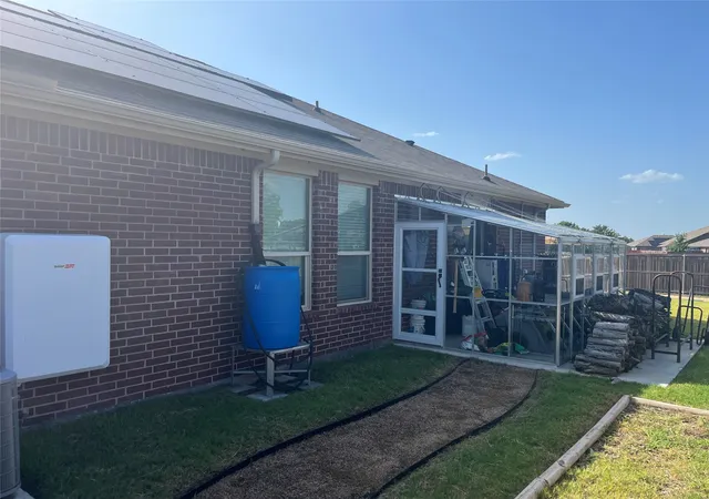 Photo 4 of Single family home for sale at 1107 Admiral Dr, Azle, TX 76020 | MLS# 21332323 | Listing updated on 2026-08-17