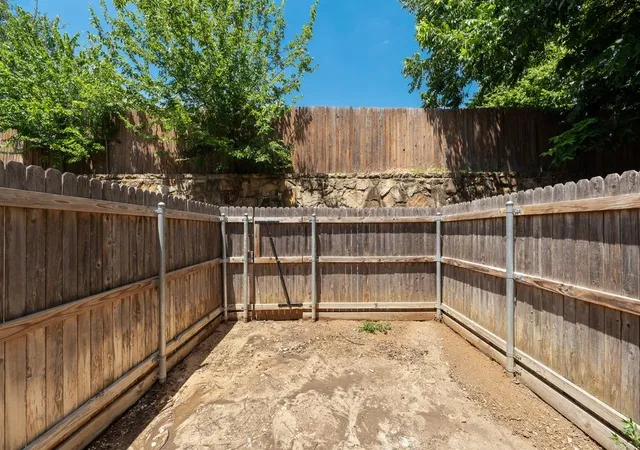 Photo 19 of Single family home for sale at 28 Abbey Rd, Euless, TX 76039 | MLS# 21338861 | Listing updated on 2026-08-17