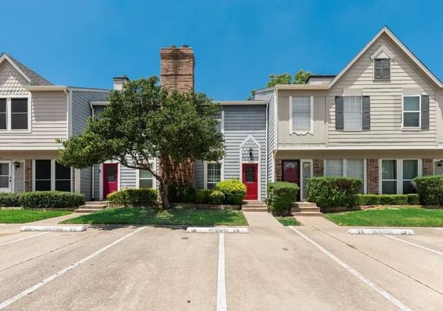Photo 1 of Single family home for sale at 28 Abbey Rd, Euless, TX 76039 | MLS# 21338861 | Listing updated on 2026-08-17