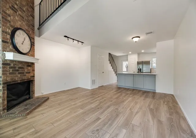 Photo 4 of Single family home for sale at 28 Abbey Rd, Euless, TX 76039 | MLS# 21338861 | Listing updated on 2026-08-17