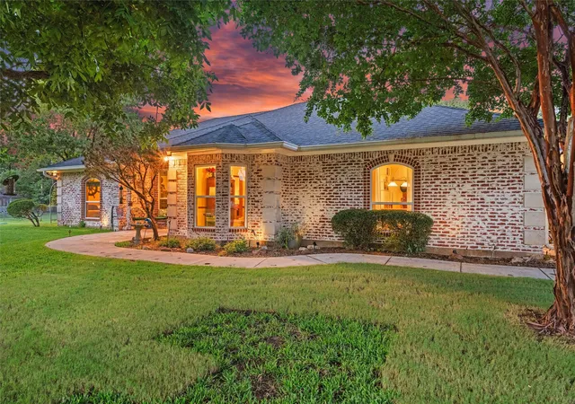 Photo 1 of Sale Pending at 128 Meandering Wy, Weatherford, TX 76086 | MLS# 21338509 | Listing updated on 2026-08-21