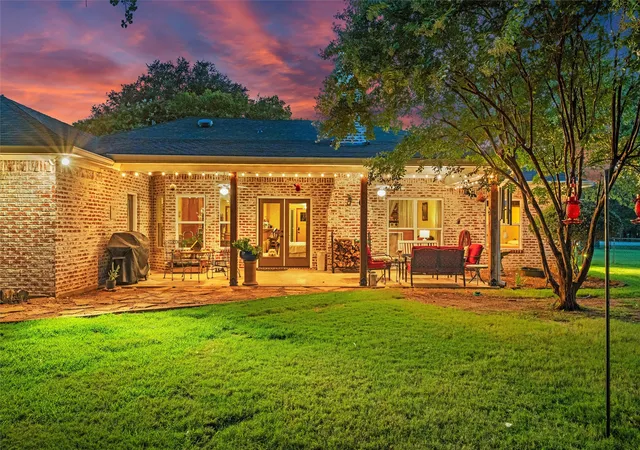 Photo 2 of Sale Pending at 128 Meandering Wy, Weatherford, TX 76086 | MLS# 21338509 | Listing updated on 2026-08-21