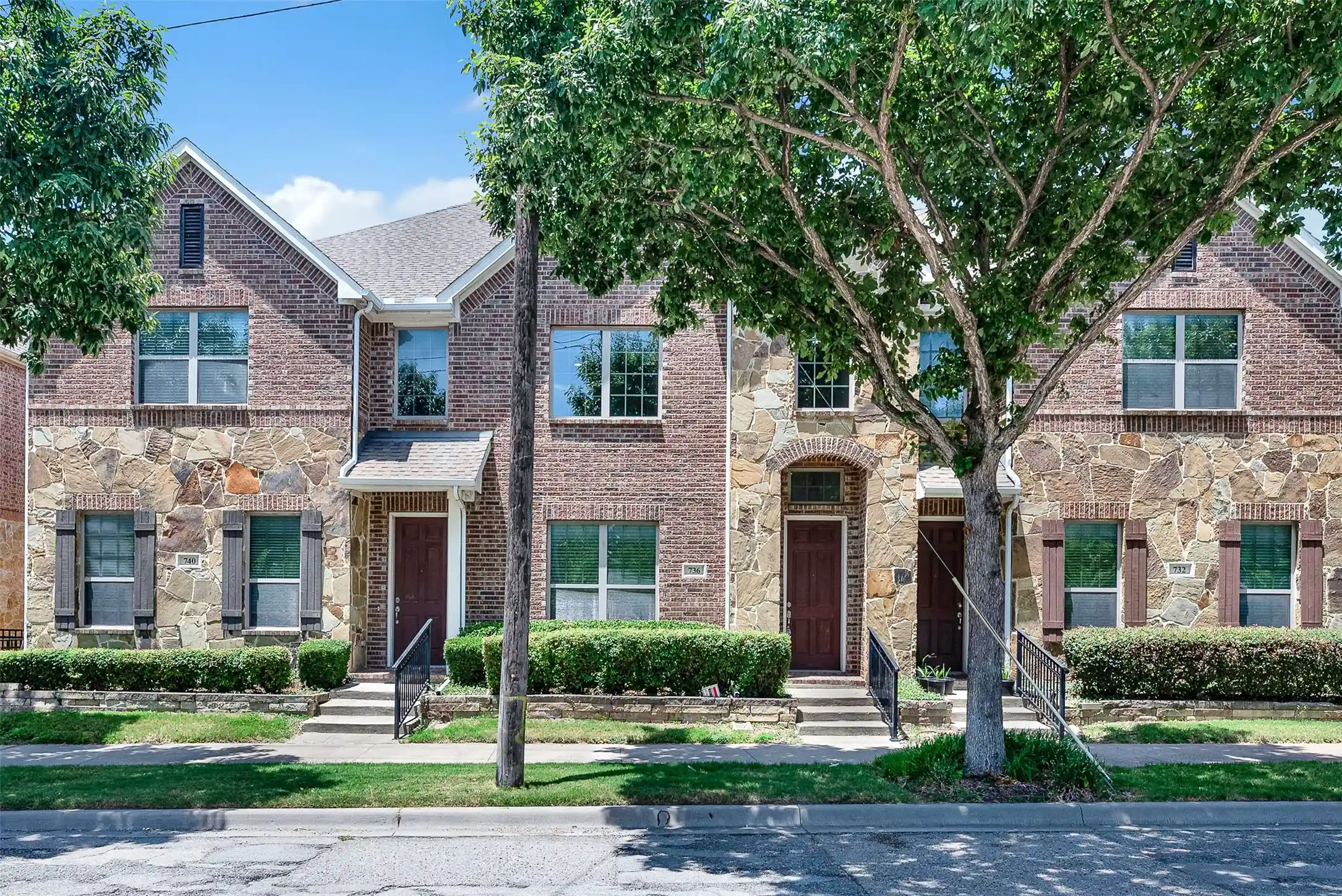 Photo 1 of Townhouse for sale at 736 S Greenville Ave, Richardson, TX 75081 | MLS# 21329097 | Listing updated on 2026-10-14
