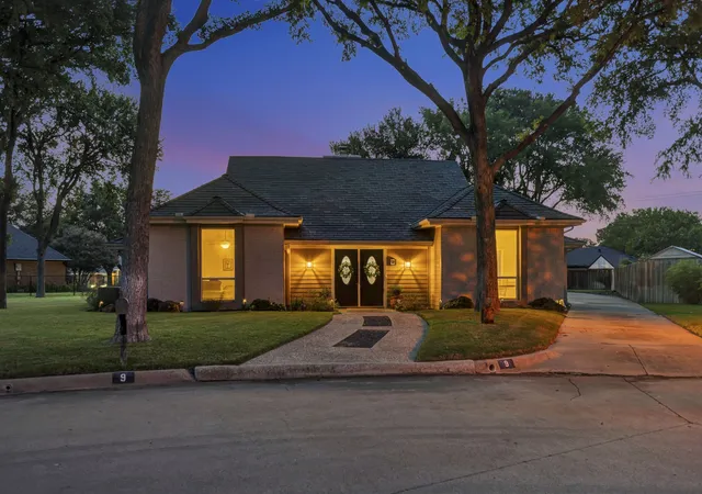 Photo 1 of Sale Pending at 9 Wentworth Ct, Roanoke, TX 76262 | MLS# 21339036 | Listing updated on 2026-09-28