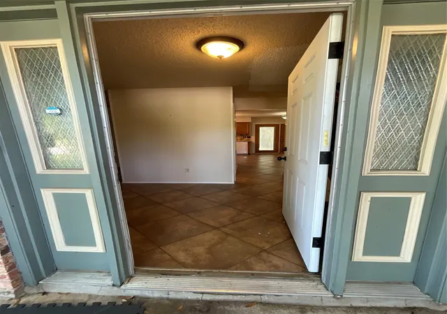Photo 3 of Sale Pending at 2332 Abbington Ln, Grand Prairie, TX 75052 | MLS# 21339129 | Listing updated on 2026-08-29