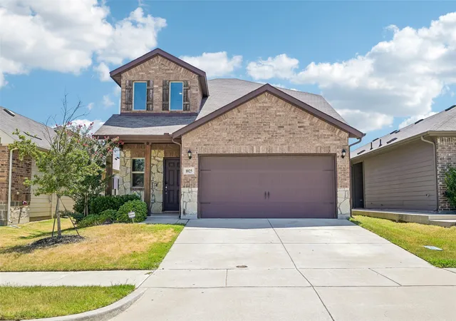 Photo 2 of Single family home for sale at 1025 Mason St, Aubrey, TX 76227 | MLS# 21338345 | Listing updated on 2026-10-08