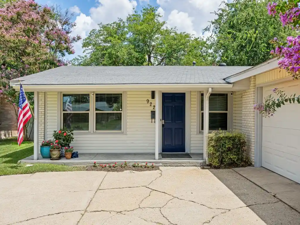 Photo 1 of Single family home for sale at 922 Forreston Dr, Richardson, TX 75080 | MLS# 21336863 | Listing updated on 2026-10-16