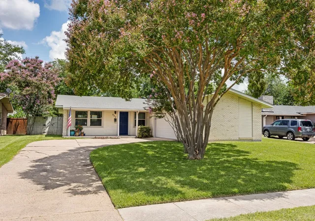 Photo 2 of Single family home for sale at 922 Forreston Dr, Richardson, TX 75080 | MLS# 21336863 | Listing updated on 2026-08-28