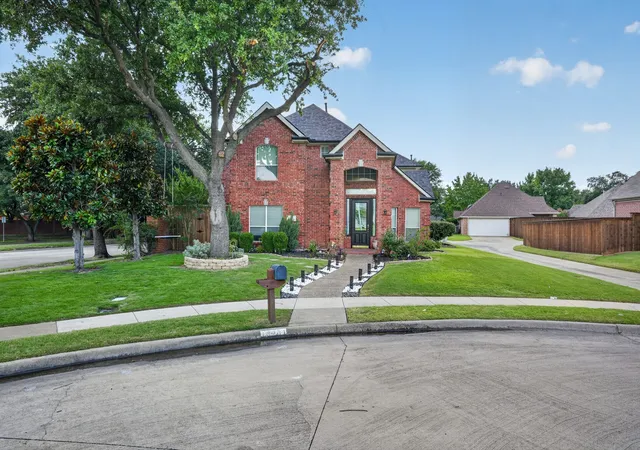 Photo 2 of Single family home for sale at 10201 Perkins Dr, Irving, TX 75063 | MLS# 21339160 | Listing updated on 2026-08-27