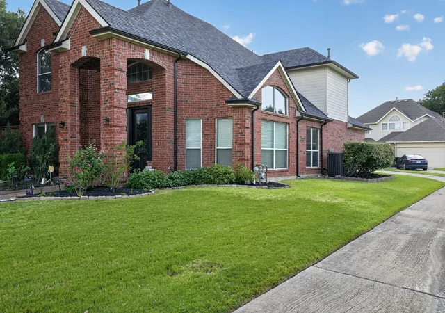 Photo 3 of Single family home for sale at 10201 Perkins Dr, Irving, TX 75063 | MLS# 21339160 | Listing updated on 2026-08-27