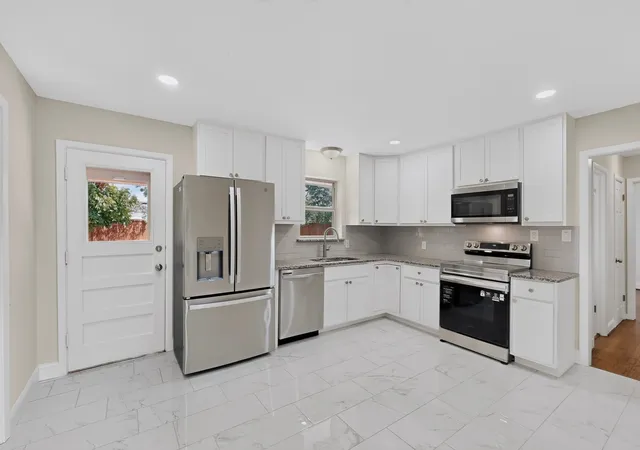 Photo 2 of Single family home for sale at 416 Rustic Cir, Richardson, TX 75080 | MLS# 21339186 | Listing updated on 2026-08-28