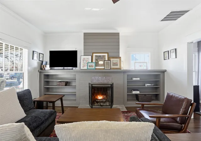 Photo 3 of Sale Pending at 2243 Fairmount Ave, Fort Worth, TX 76110 | MLS# 21145954 | Listing updated on 2026-08-16