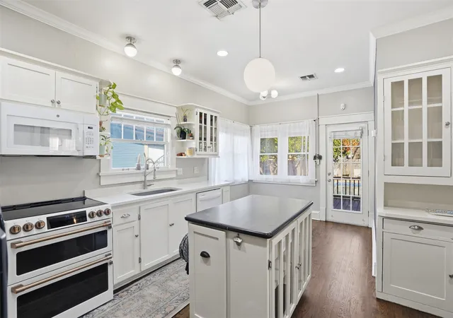 Photo 3 of Sale Pending at 2243 Fairmount Ave, Fort Worth, TX 76110 | MLS# 21145954 | Listing updated on 2026-08-16