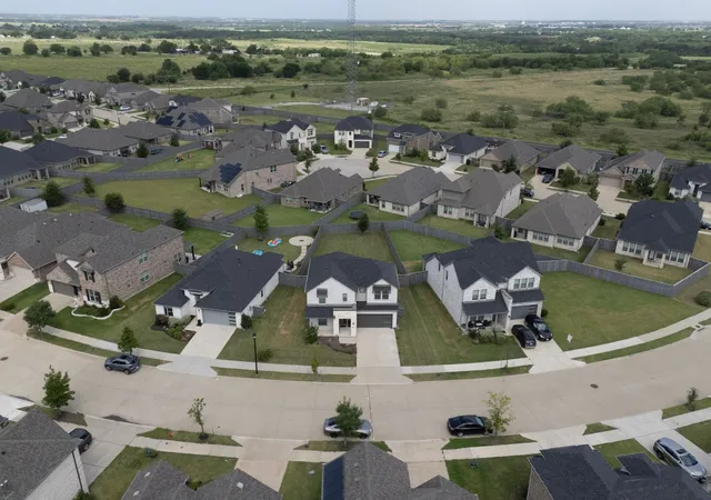 Photo 3 of Single family home for sale at 6725 Aster Dr, Venus, TX 76084 | MLS# 21337986 | Listing updated on 2026-08-11