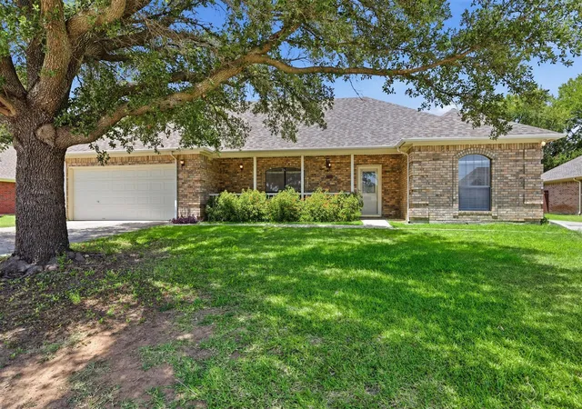 Photo 2 of Single family home for sale at 2103 Fair Oaks Dr, Bridgeport, TX 76426 | MLS# 21339021 | Listing updated on 2026-08-19