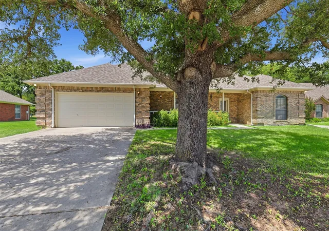 Photo 3 of Single family home for sale at 2103 Fair Oaks Dr, Bridgeport, TX 76426 | MLS# 21339021 | Listing updated on 2026-08-19