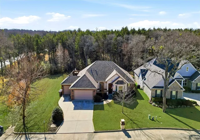 Photo 3 of Single family home for sale at 21 Lone Oak Blvd, Pottsboro, TX 75076 | MLS# 21339279 | Listing updated on 2026-10-03