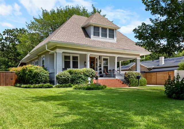 Photo 1 of Single family home for sale at 1319 S Crockett St, Sherman, TX 75090 | MLS# 21339284 | Listing updated on 2026-07-26
