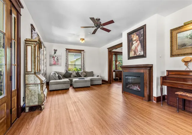 Photo 4 of Single family home for sale at 1319 S Crockett St, Sherman, TX 75090 | MLS# 21339284 | Listing updated on 2026-07-26