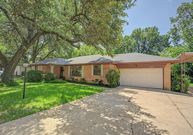 Photo 2 of Sale Pending at 526 Nesbit Ct, Garland, TX 75041 | MLS# 21336393 | Listing updated on 2026-08-30