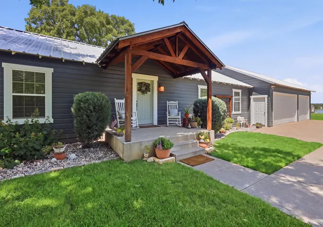Photo 1 of Single family home for sale at 1313 Porter Ct, Granbury, TX 76048 | MLS# 21335887 | Listing updated on 2026-08-29