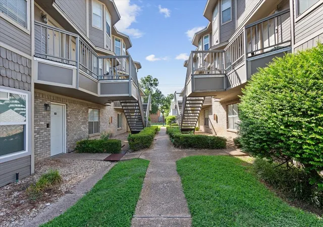 2nd image of 1325 Speight Ave, Waco, TX 76706 | MLS# 21336766