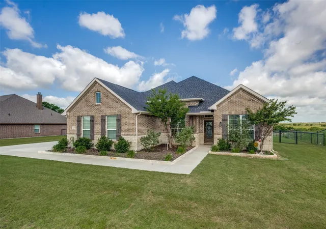 Photo 1 of Sale Pending at 7421 Autumn Grove Ln, Ponder, TX 76259 | MLS# 21339368 | Listing updated on 2026-08-31