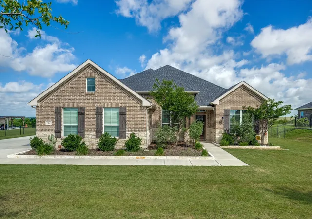 Photo 2 of Sale Pending at 7421 Autumn Grove Ln, Ponder, TX 76259 | MLS# 21339368 | Listing updated on 2026-08-31