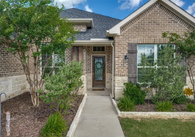 Photo 3 of Sale Pending at 7421 Autumn Grove Ln, Ponder, TX 76259 | MLS# 21339368 | Listing updated on 2026-08-31