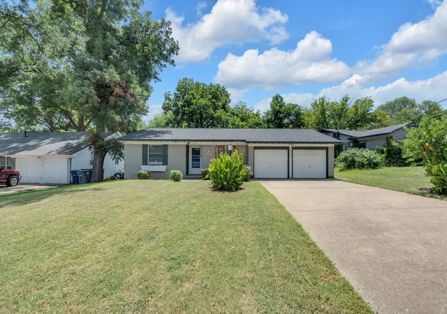 Photo 1 of Single family home for sale at 6315 Harmony Ln, Dallas, TX 75241 | MLS# 21339236 | Listing updated on 2026-08-27