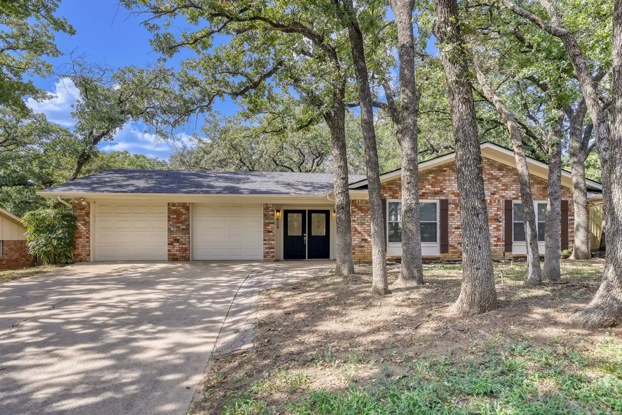 Single family home for sale at 624 Hillview Dr, Hurst, TX 76054 | MLS# 21335773