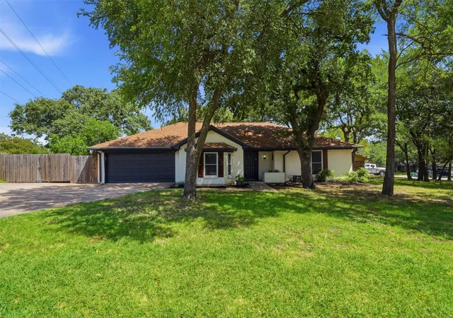 Photo 2 of Single family home for sale at 700 Highland Crest Dr, Hurst, TX 76054 | MLS# 21338473 | Listing updated on 2026-08-15