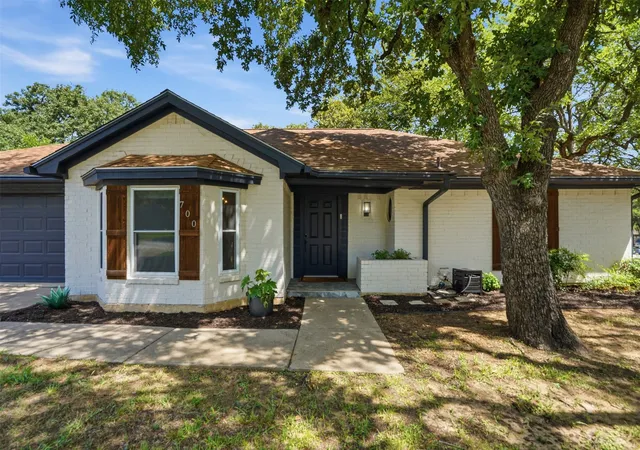 Photo 3 of Single family home for sale at 700 Highland Crest Dr, Hurst, TX 76054 | MLS# 21338473 | Listing updated on 2026-08-15