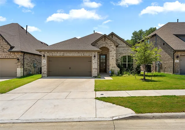 Photo 1 of Single family home for sale at 8608 Spindletop Dr, Fort Worth, TX 76120 | MLS# 21336064 | Listing updated on 2026-08-31
