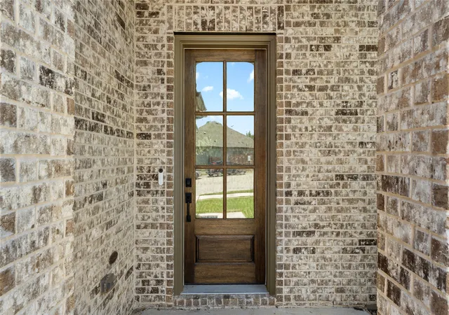 Photo 3 of Single family home for sale at 8608 Spindletop Dr, Fort Worth, TX 76120 | MLS# 21336064 | Listing updated on 2026-08-31