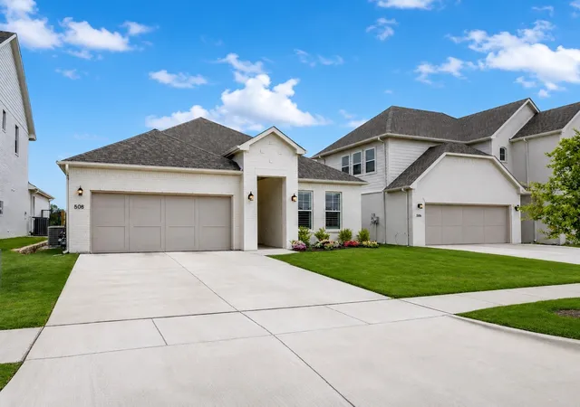 Photo 3 of Sale Pending at 508 Sandpiper Ct, Aledo, TX 76008 | MLS# 21339251 | Listing updated on 2026-08-31