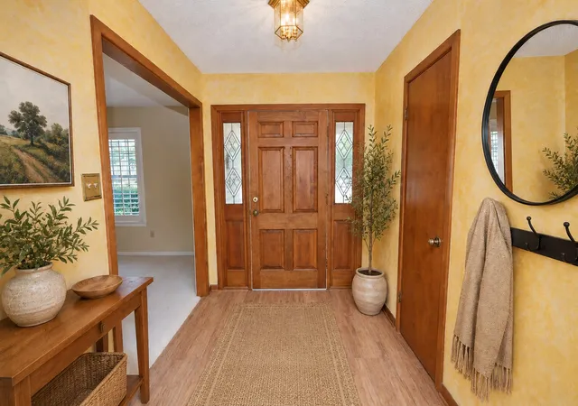Photo 3 of Single family home for sale at 5132 Fairway Cir, Granbury, TX 76049 | MLS# 21339348 | Listing updated on 2026-08-24
