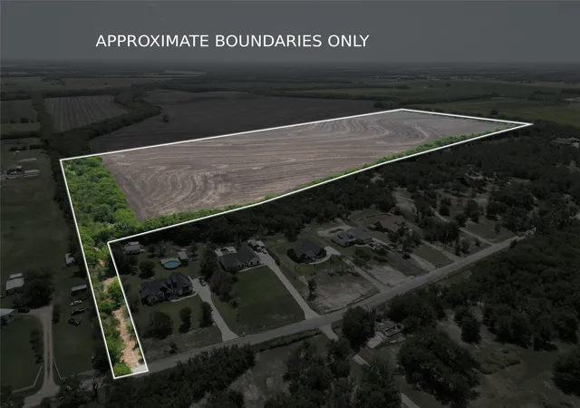 Photo 1 of Land for sale at 910 Kentucky Town Rd, Whitewright, TX 75491 | MLS# 21336486 | Listing updated on 2026-07-23
