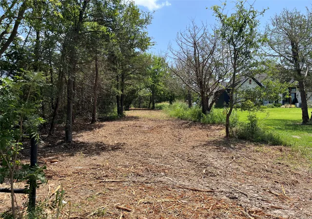 Photo 4 of Land for sale at 910 Kentucky Town Rd, Whitewright, TX 75491 | MLS# 21336486 | Listing updated on 2026-10-06