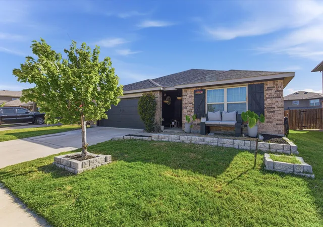 Photo 2 of Single family home for sale at 3149 Spotted Fawn Dr, Fort Worth, TX 76108 | MLS# 21337333 | Listing updated on 2026-08-22