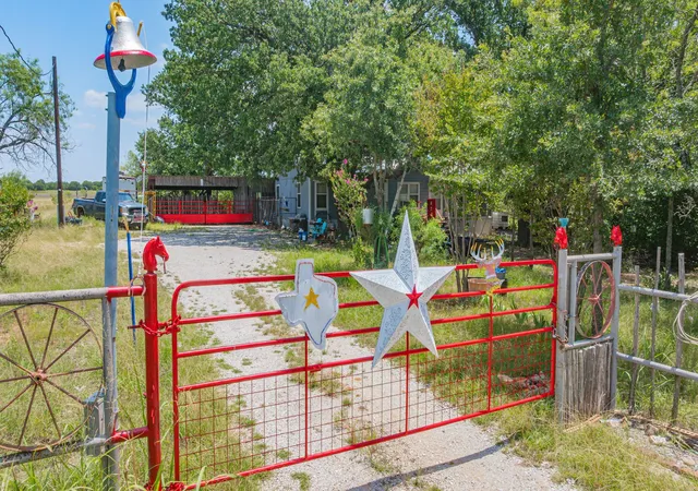 Photo 3 of Manufactured home for sale at 301 County Road 193, Carbon, TX 76435 | MLS# 21339381 | Listing updated on 2026-09-15