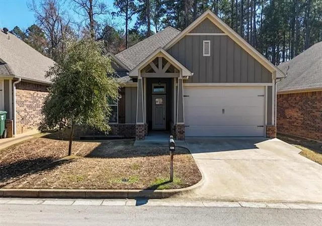 Photo 1 of Sale Pending at 2927 Meadow Brook Trl, Tyler, TX 75701 | MLS# 21334417 | Listing updated on 2026-09-28