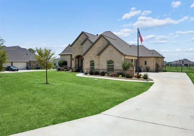 Photo 3 of Single family home for sale at 135 Stanford Ln, Springtown, TX 76082 | MLS# 21338105 | Listing updated on 2026-10-08