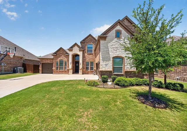 2nd image of 1321 Cecilia Ct, Arlington, TX 76002 | MLS# 21339390