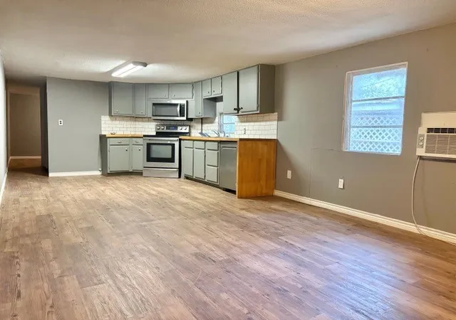 Photo 3 of Single family home for sale at 9553 Amy Dr, Quinlan, TX 75474 | MLS# 21337778 | Listing updated on 2026-08-20