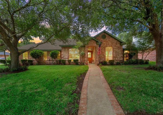 Photo 1 of Sale Pending at 9408 Silverthorn Dr, Waco, TX 76708 | MLS# 21338904 | Listing updated on 2026-08-10