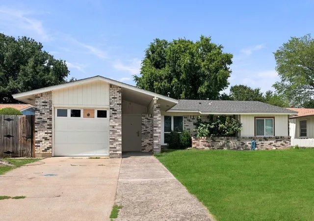 Single family home for sale at 2621 Burning Tree Ln, Irving, TX 75062 | MLS# 21330917