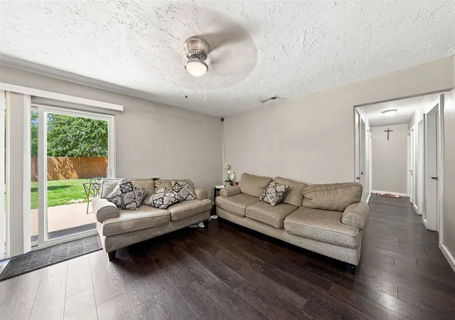 Photo 3 of Single family home for sale at 2621 Burning Tree Ln, Irving, TX 75062 | MLS# 21330917 | Listing updated on 2026-07-27