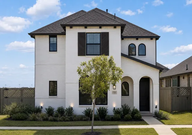 Photo 2 of Single family home for sale at 1736 Bonsmara Dr, Justin, TX 76247 | MLS# 21338000 | Listing updated on 2026-09-20